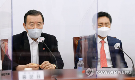 홍문표 국민의힘 의원(왼쪽). 연합뉴스